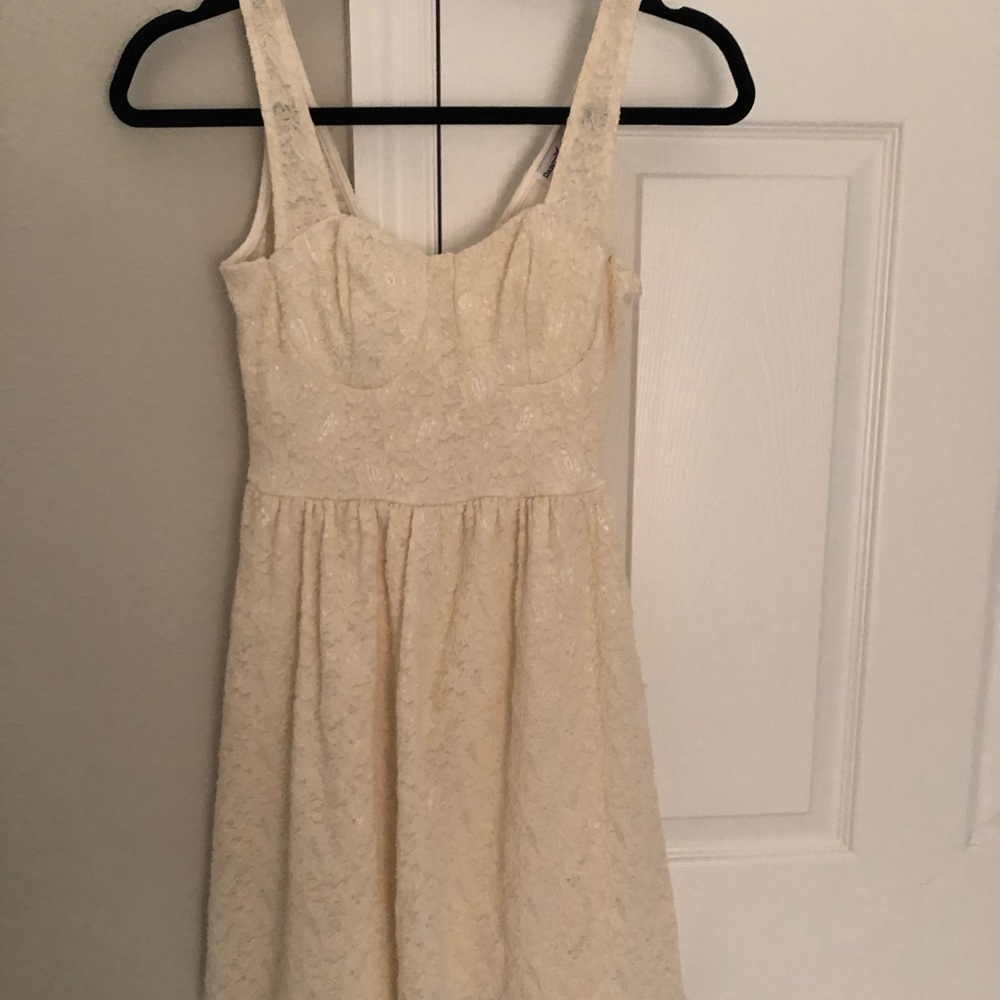Dainty Hooligan Cream lace dress